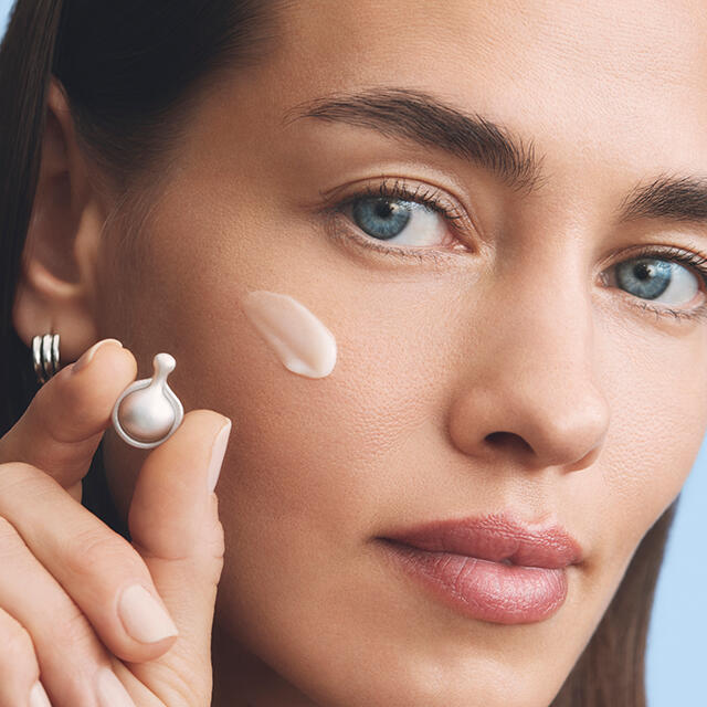 banner modelo serum visible brightening